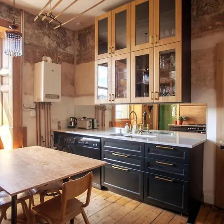 Unique Character 2bd, In Heart Of West End * Glasgow