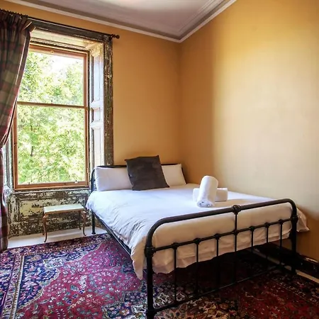 Unique Character 2bd, In Heart Of West End
