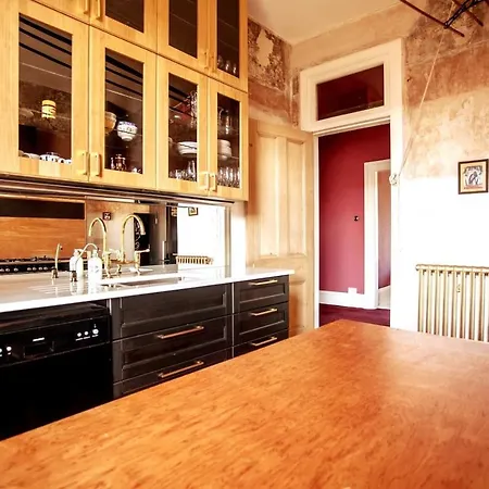 Unique Character 2bd, In Heart Of West End