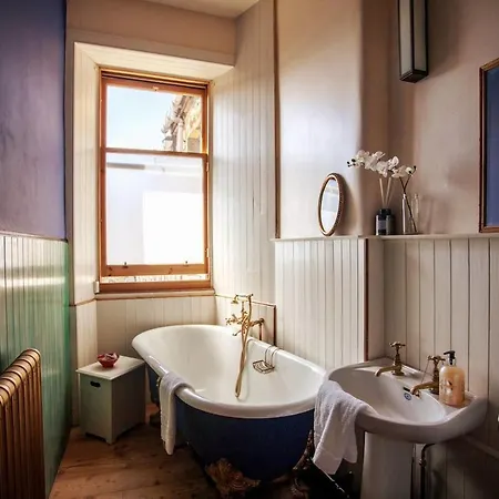 Unique Character 2bd, In Heart Of West End Apartment Glasgow
