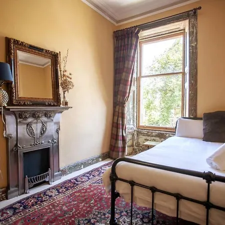 Unique Character 2bd, In Heart Of West End Apartment Glasgow