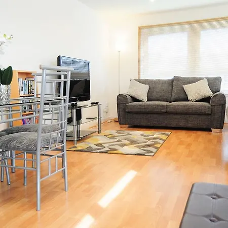 New Family - Private Parking * Glasgow