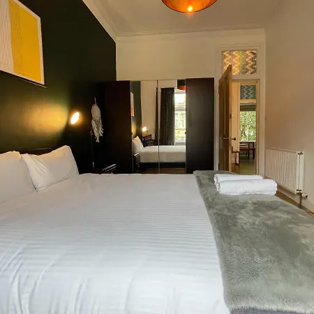 West End - Botanic Gardens Glasgow