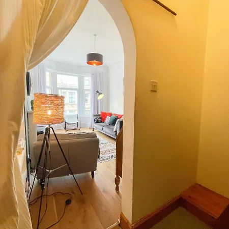 West End - Botanic Gardens *