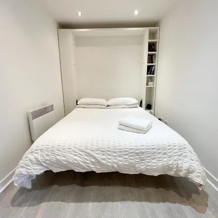 Executive 10th Floor Studio Flat * Glasgow