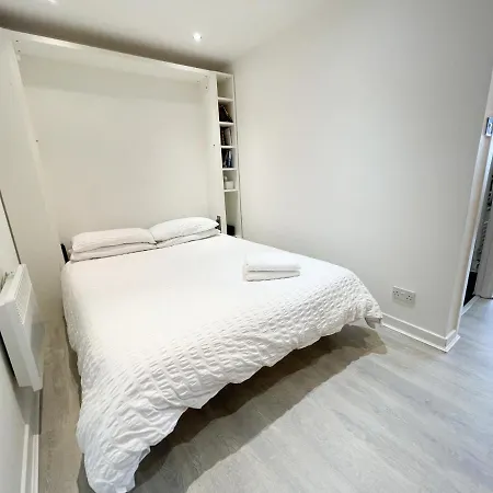 Executive 10th Floor Studio Flat Glasgow