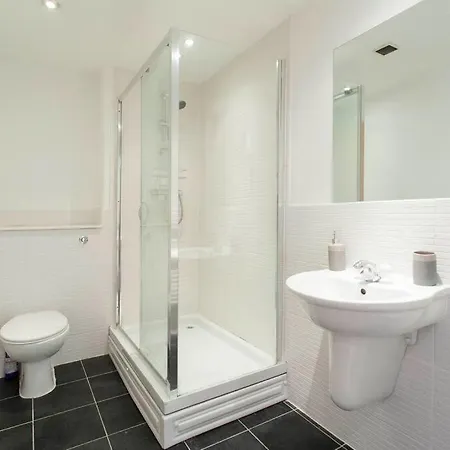 Executive 10th Floor Studio Flat *