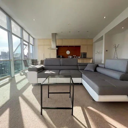 شقة Centre 2-bed Parking Jacuzzi Bath غلاسغو