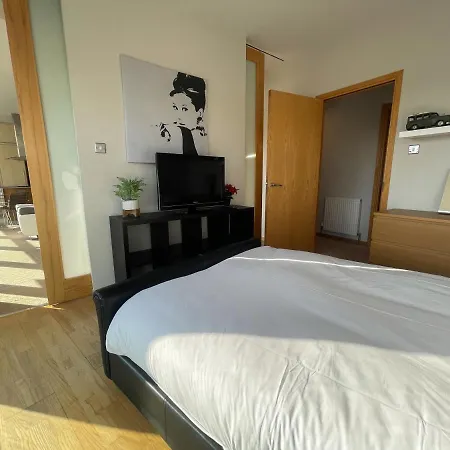 شقة Centre 2-bed Parking Jacuzzi Bath غلاسغو