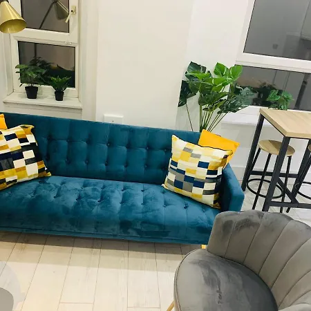 Cheerful 2 Bedroom Homely Apartment, Sleeps 6 Guest Comfy, 3x Double Bed, Parking, Free Wifi, Suitable For Business, Leisure Guest,glasgow, West End, Near Centre Apartamento