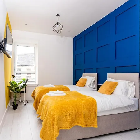 Cheerful 2 Bedroom Homely Apartment, Sleeps 6 Guest Comfy, 3x Double Bed, Parking, Free Wifi, Suitable For Business, Leisure Guest,glasgow, West End, Near Centre * Glasgow