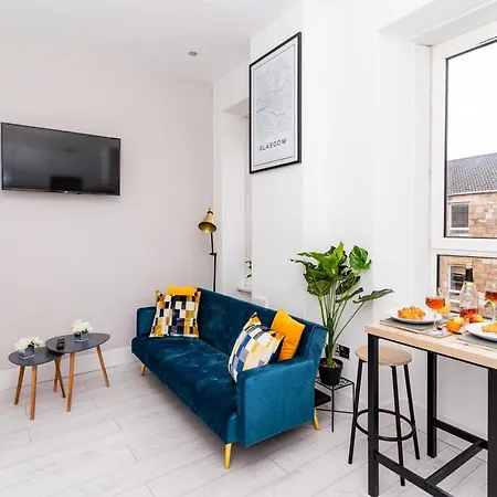 Apartamento Cheerful 2 Bedroom Homely Apartment, Sleeps 6 Guest Comfy, 3x Double Bed, Parking, Free Wifi, Suitable For Business, Leisure Guest,glasgow, West End, Near Centre *