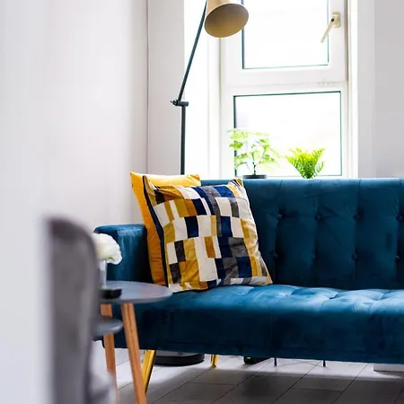 Cheerful 2 Bedroom Homely Apartment, Sleeps 4 Guest Comfy, 3x Double Bed, Parking, Free Wifi, Suitable For Business, Leisure Guest,glasgow, West End, Near Centre, Perfect For Common Wealth Games 2026 Apartamento *