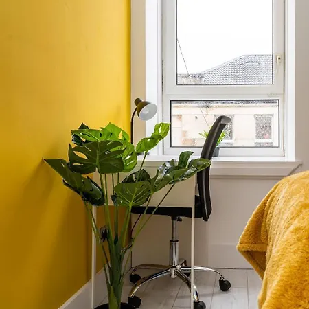 Daire Cheerful 2 Bedroom Homely Apartment, Sleeps 4 Guest Comfy, 3x Double Bed, Parking, Free Wifi, Suitable For Business, Leisure Guest,glasgow, West End, Near Centre, Perfect For Common Wealth Games 2026 *