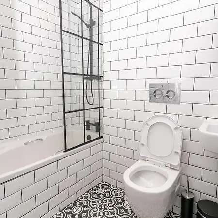 Daire Cheerful 2 Bedroom Homely Apartment, Sleeps 4 Guest Comfy, 3x Double Bed, Parking, Free Wifi, Suitable For Business, Leisure Guest,glasgow, West End, Near Centre, Perfect For Common Wealth Games 2026