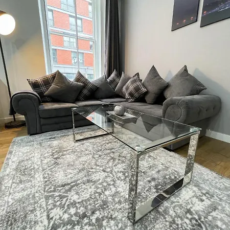 Exquisite 2br Flat Near Train Station Glasgow