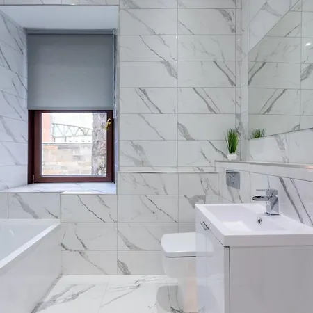 Clydeview Lux Centre Apartment