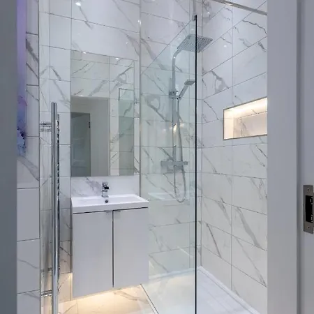 Clydeview Lux Centre Apartment