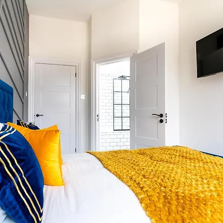 Cheerful 2 Bedroom Homely Apartment, Sleeps 6 Guest Comfy, 3x Double Bed, Parking, Free Wifi, Suitable For Business, Leisure Guest,glasgow, West End, Near Centre Apartamento *