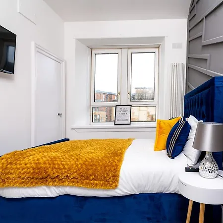Cheerful 2 Bedroom Homely Apartment, Sleeps 4 Guest Comfy, 3x Double Bed, Parking, Free Wifi, Suitable For Business, Leisure Guest,glasgow, West End, Near Centre, Perfect For Common Wealth Games 2026 *