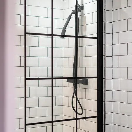 Cheerful 2 Bedroom Homely Apartment, Sleeps 6 Guest Comfy, 3x Double Bed, Parking, Free Wifi, Suitable For Business, Leisure Guest,glasgow, West End, Near Centre Apartamento *