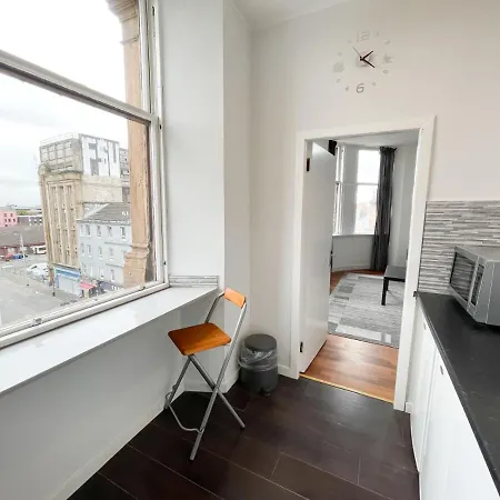 Renovated 1 Bedroom Next To Centre Apartment