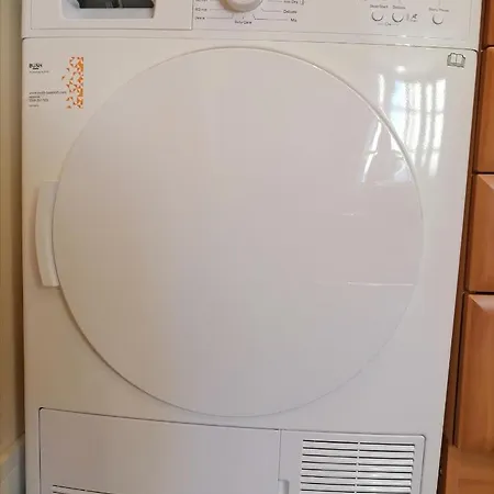 - Sleeps 2 & Freeparking During Weekend Lejlighed