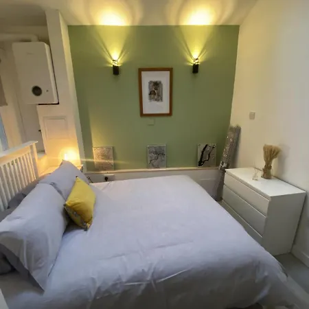 Angel Mews - Magical Mews In Heart Of Westend Glasgow