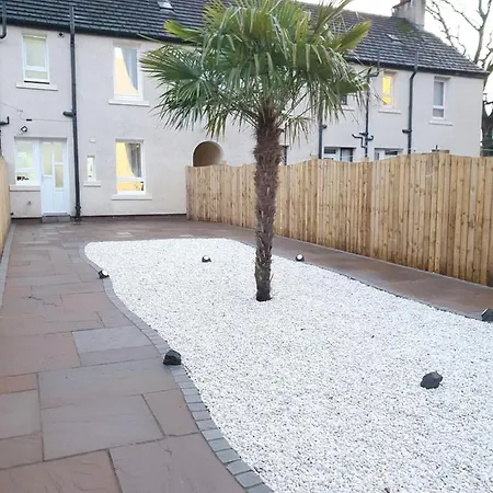 Comfortable And Modern 3 Bedroom Mid Terraced Apartment Glasgow