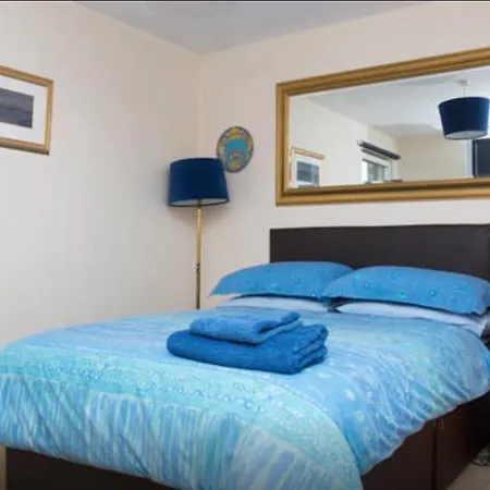 Minerva Way Finnieston Homestay *