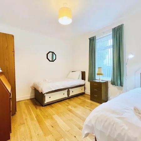 بيت للعطل Millerston House غلاسغو