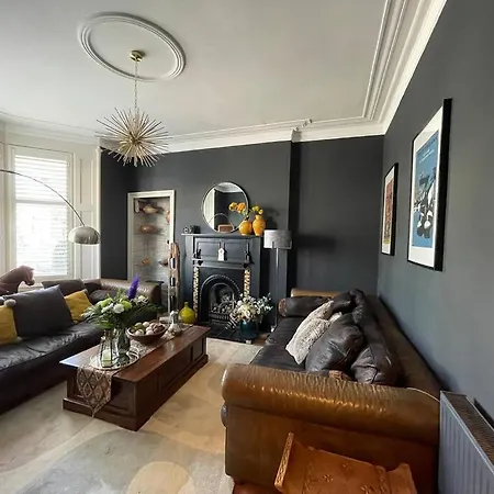 Traditional Close To Centre & Hampden * Glasgow