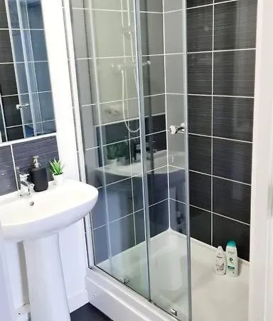 Stylish 2 Bedroom / Free Gated Parking Glasgow