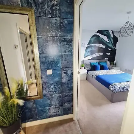 Apartment Stylish 2 Bedroom / Free Gated Parking