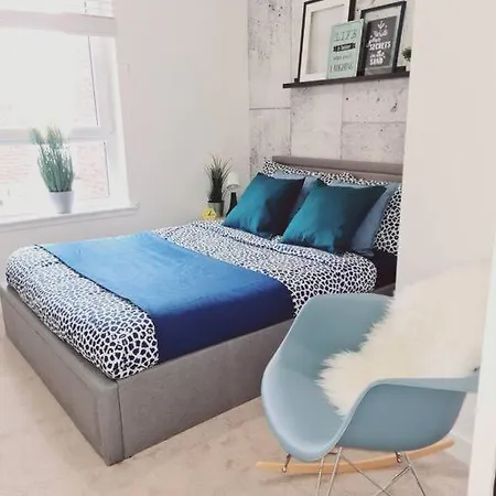 Stylish 2 Bedroom / Free Gated Parking