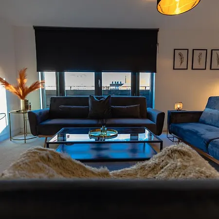 The Skyline - *private Balcony* *views* *