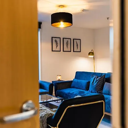 The Skyline - *private Balcony* *views* Apartment *