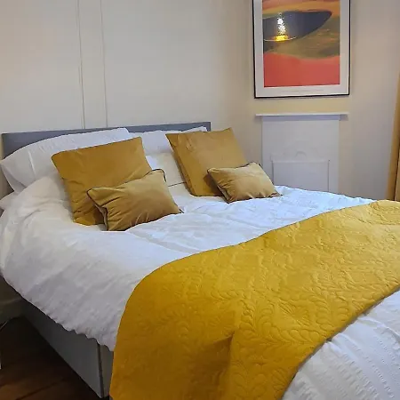 Apartment Large 3 Bed West End Free Parking & Electric Vehicle Point Glasgow