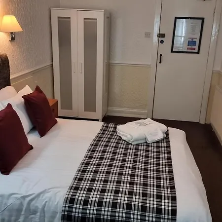 Hampton Court - Centre 招待所 3*