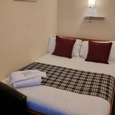 Hampton Court - Centre 招待所 3*
