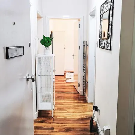 Southside: Cosy 2 Bedroom *