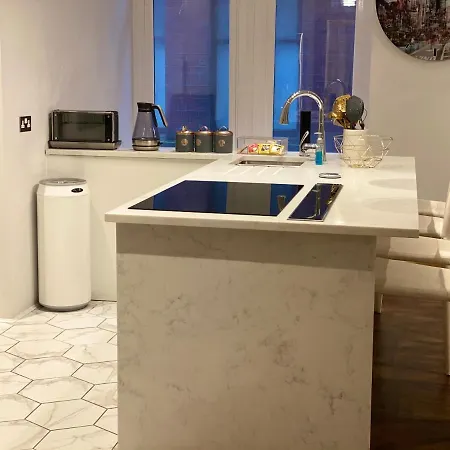 2 Bed Chic In Centre