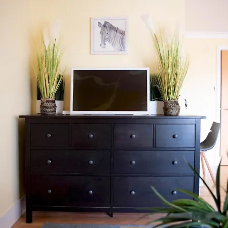 Pass The Keys Lovely 2-bed In Perfect City Location With Parking 아파트