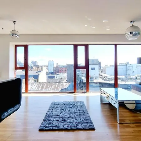 Two Bed Penthouse In The Heart Of Glasgow