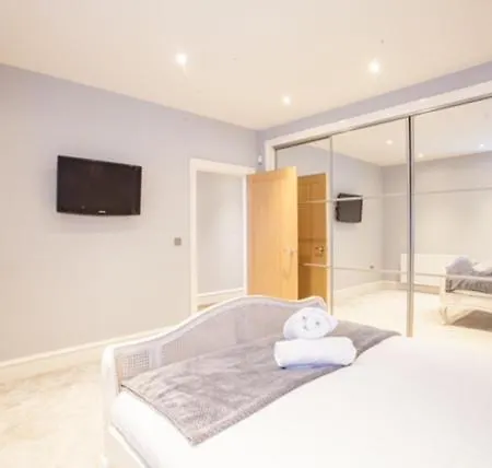 Stylish 2 Bedroom In Park Circus, West End Appartement Glasgow