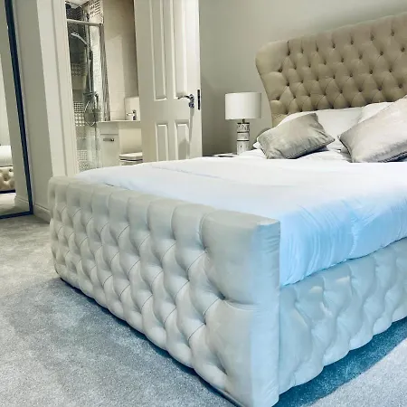 Designer House - Of / 'hillhead' West End G12 - Luxurious & Contemporary Detached House / Terrace / Garden / 'electric Car Charging' Garage Parking 글라스고