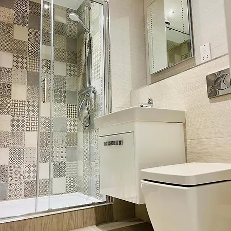 Designer House - Of / 'hillhead' West End G12 - Luxurious & Contemporary Detached House / Terrace / Garden / 'electric Car Charging' Garage Parking 빌라 *