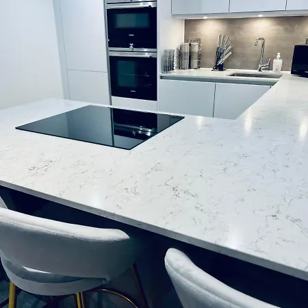 Designer House - Of / 'hillhead' West End G12 - Luxurious & Contemporary Detached House / Terrace / Garden / 'electric Car Charging' Garage Parking 빌라 글라스고