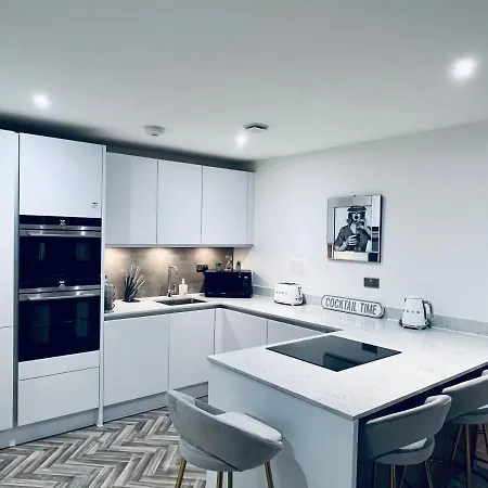 Designer House - Of / 'hillhead' West End G12 - Luxurious & Contemporary Detached House / Terrace / Garden / 'electric Car Charging' Garage Parking 빌라 글라스고