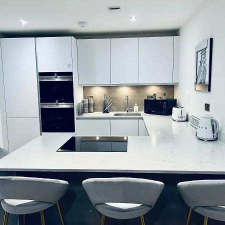 Designer House - Of / 'hillhead' West End G12 - Luxurious & Contemporary Detached House / Terrace / Garden / 'electric Car Charging' Garage Parking 빌라 글라스고